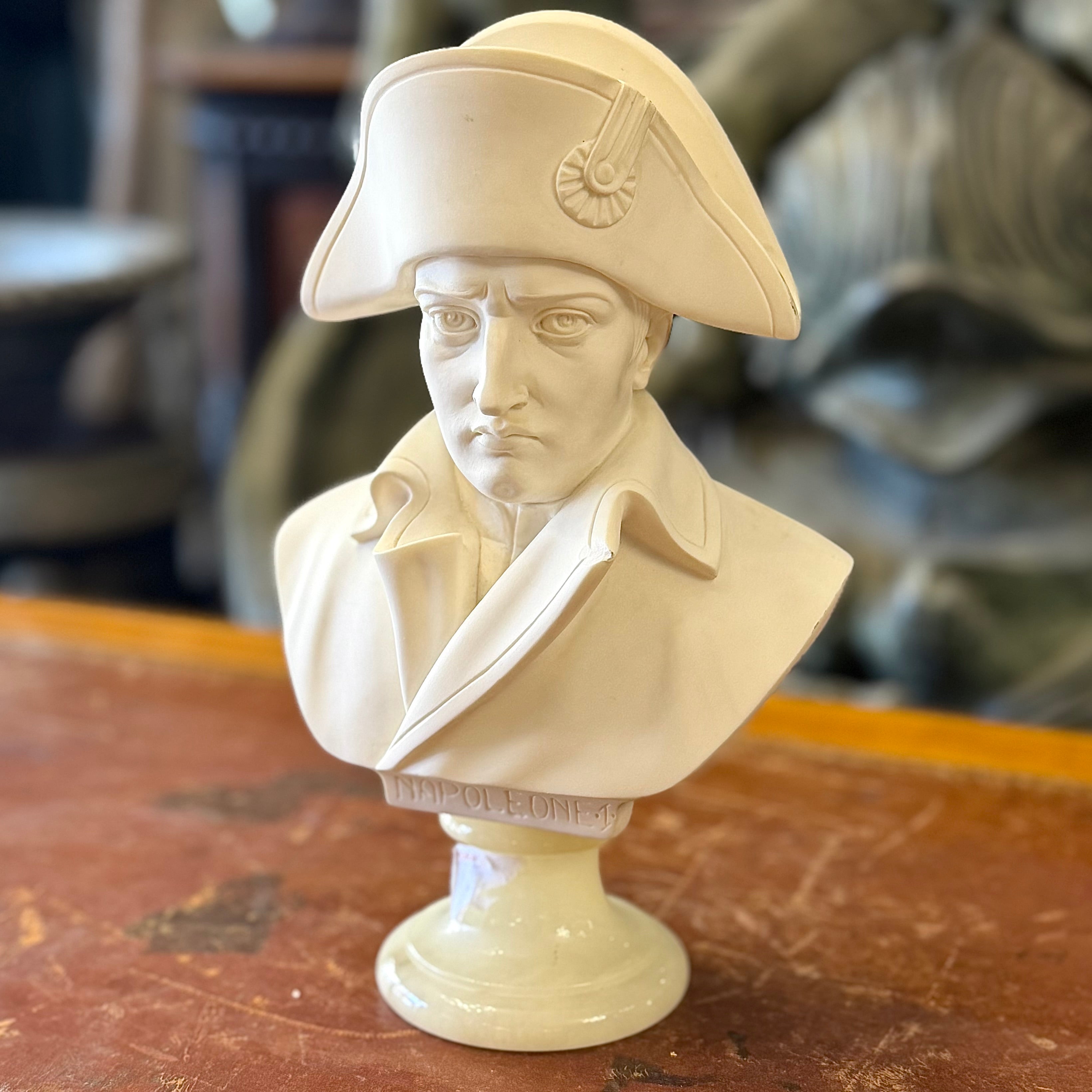 Escultura Napoleón de alabastro firmada A. Giannelli. Italia SXX