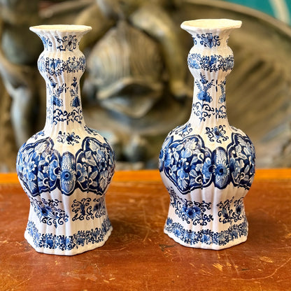 Par de jarrones holandeses Compañía de Indias Delft. Holanda SXVIII