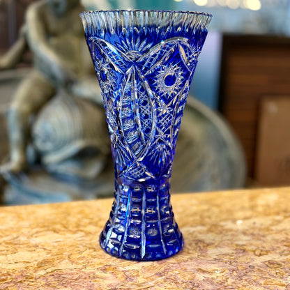 Florero de cristal cortado azul intenso. Bohemia SXIX