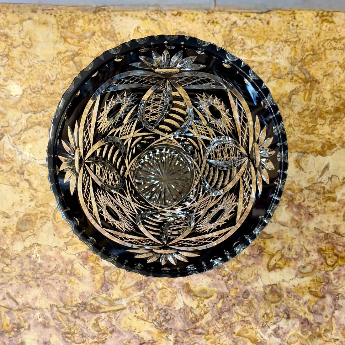 Florero de cristal cortado sangre toro. Bohemia SXIX