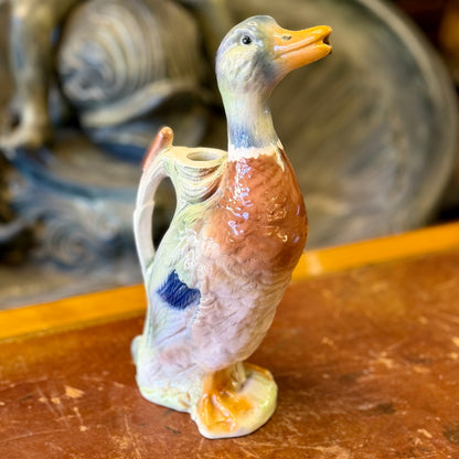 Jarra de vino de mayólica con forma de pato. Francia SXIX
