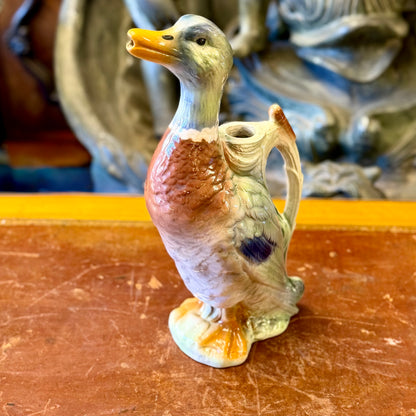 Jarra de vino de mayólica con forma de pato. Francia SXIX