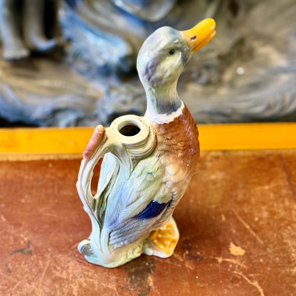 Jarra de vino de mayólica con forma de pato. Francia SXIX