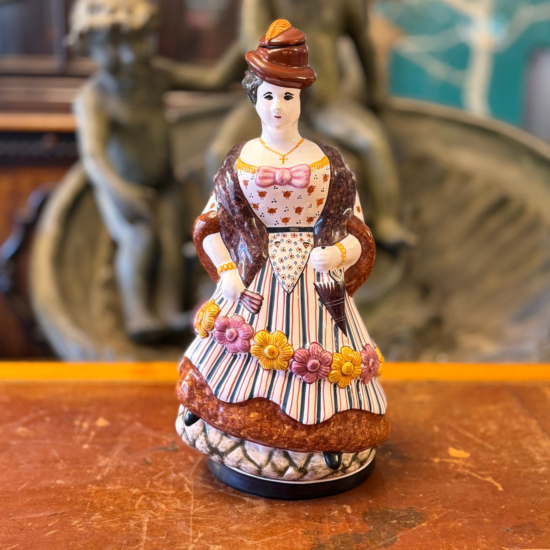 Jarra de vino de porcelana de mujer Victoriana. Portugal SXX