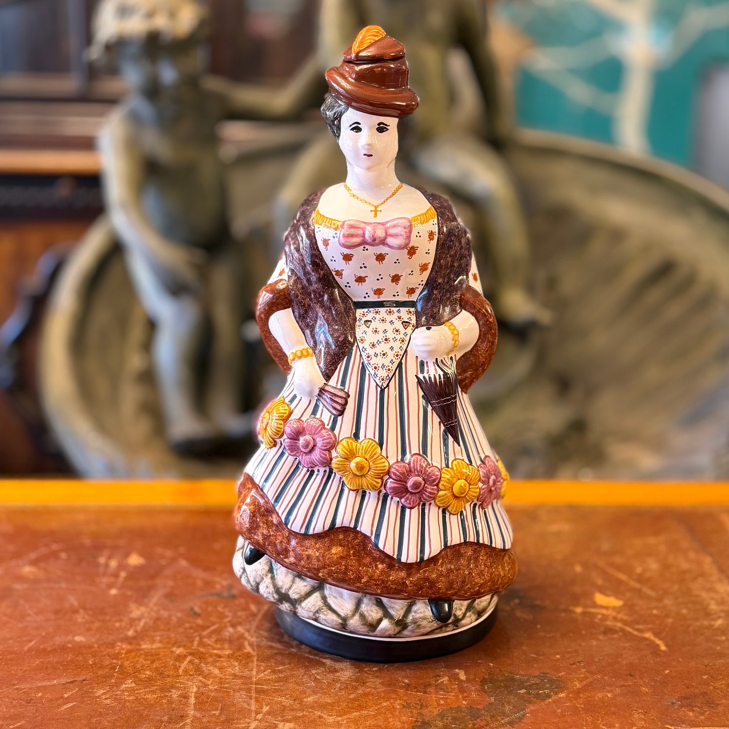 Jarra de vino de porcelana de mujer Victoriana. Portugal SXX