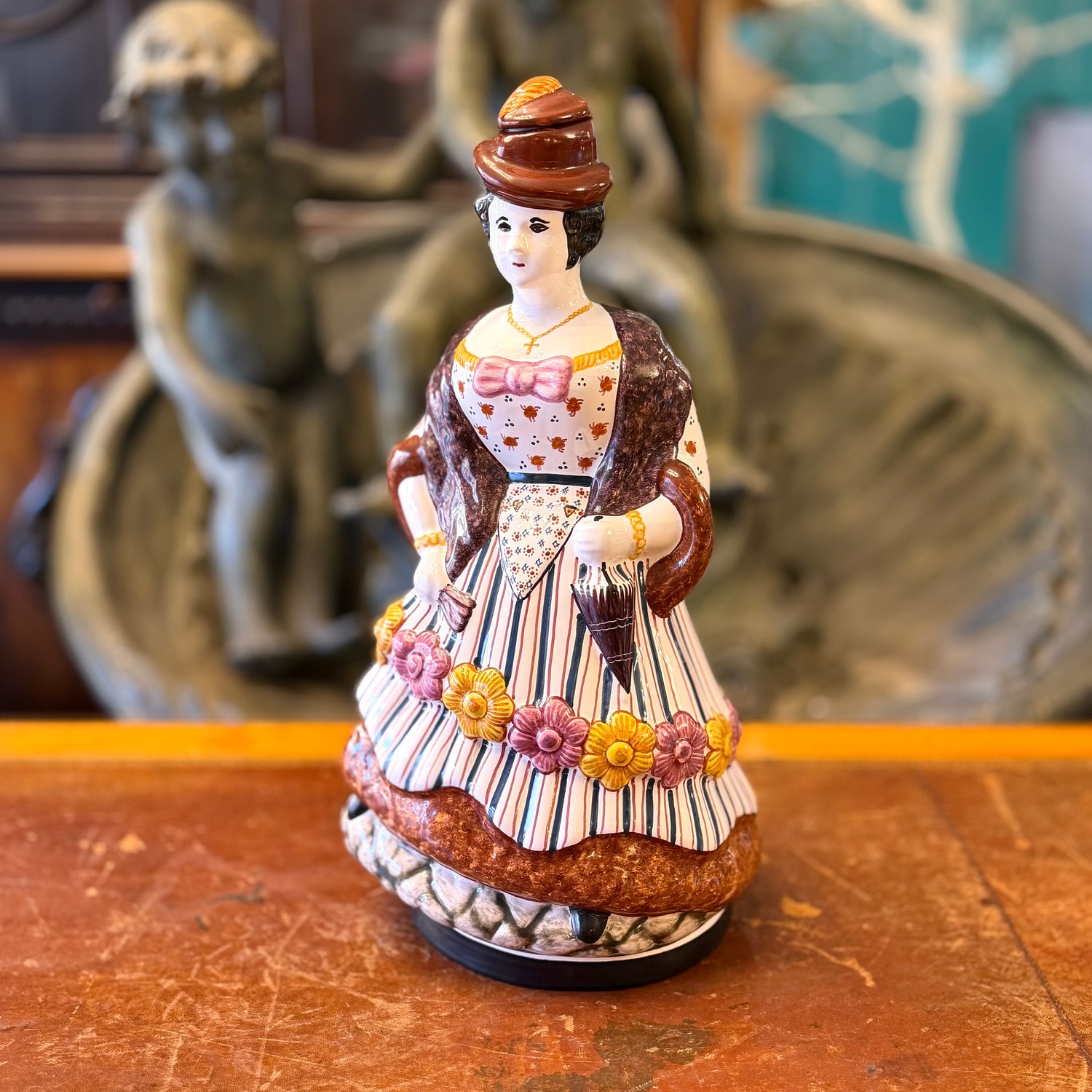 Jarra de vino de porcelana de mujer Victoriana. Portugal SXX