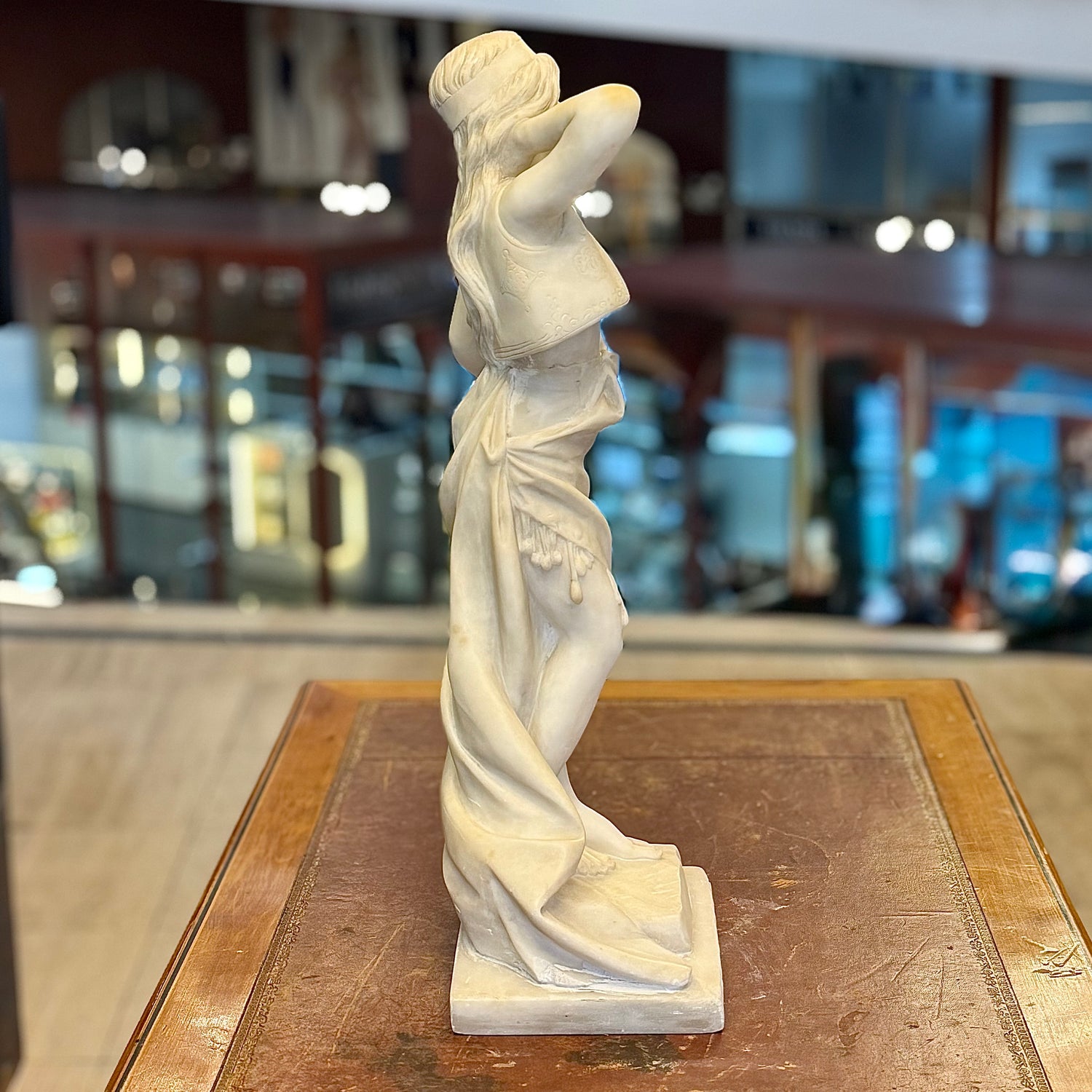 Escultura alabastro firmada Emmanuel Villanis (1858-1914). Francia SXIX