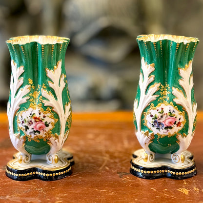 Par de floreros de porcelana franceses Viejo Paris. Francia SXIX