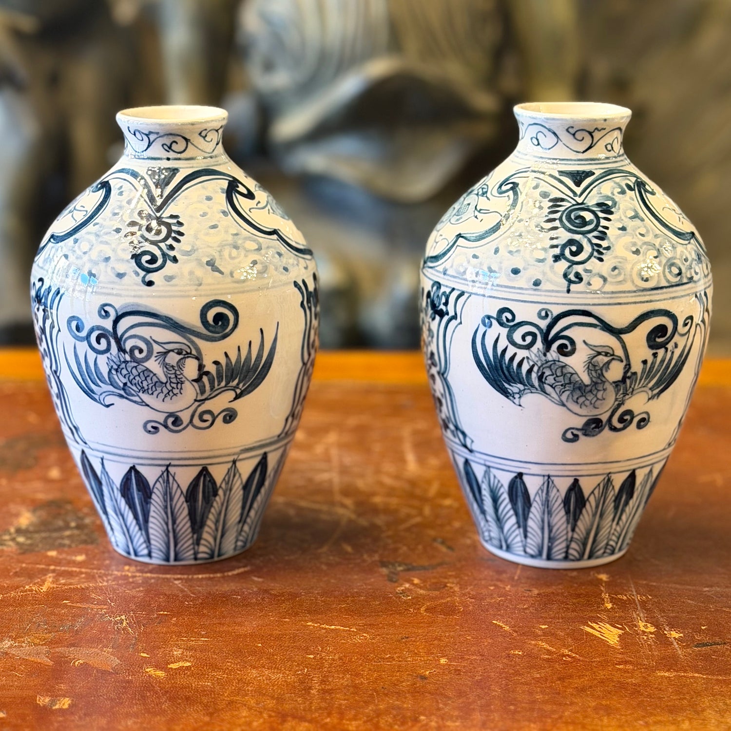 Par de jarroncitos chinos blanco y azul. China SXIX