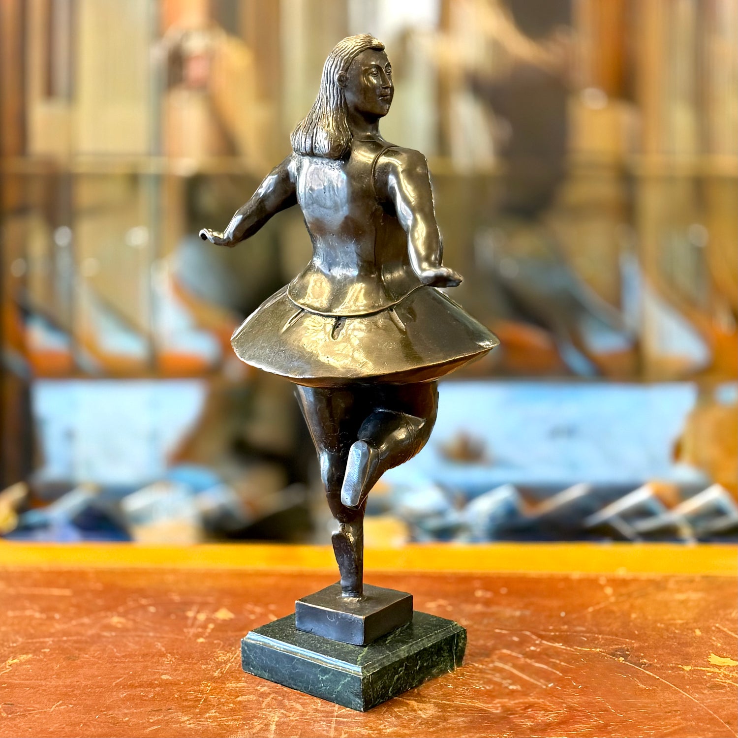 En honor a Fernando Botero "La Bailarina". Francia XX