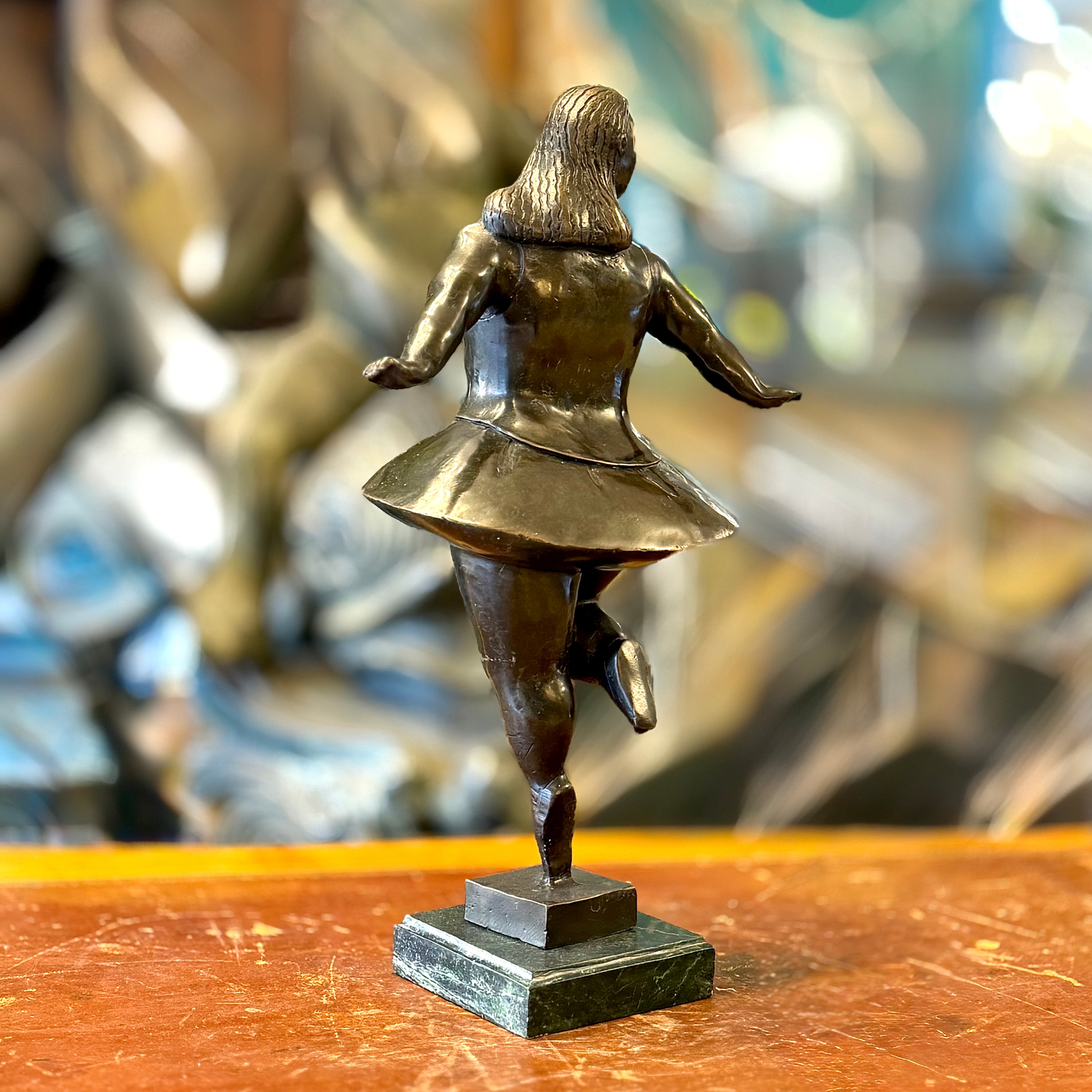En honor a Fernando Botero "La Bailarina". Francia XX