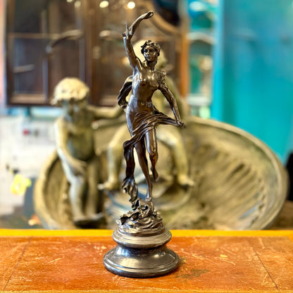 Escultura de bronce "Depart des Hirondelles" Auguste Moreau. Francia SXX