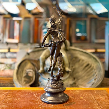 Escultura de bronce "Depart des Hirondelles" Auguste Moreau. Francia SXX