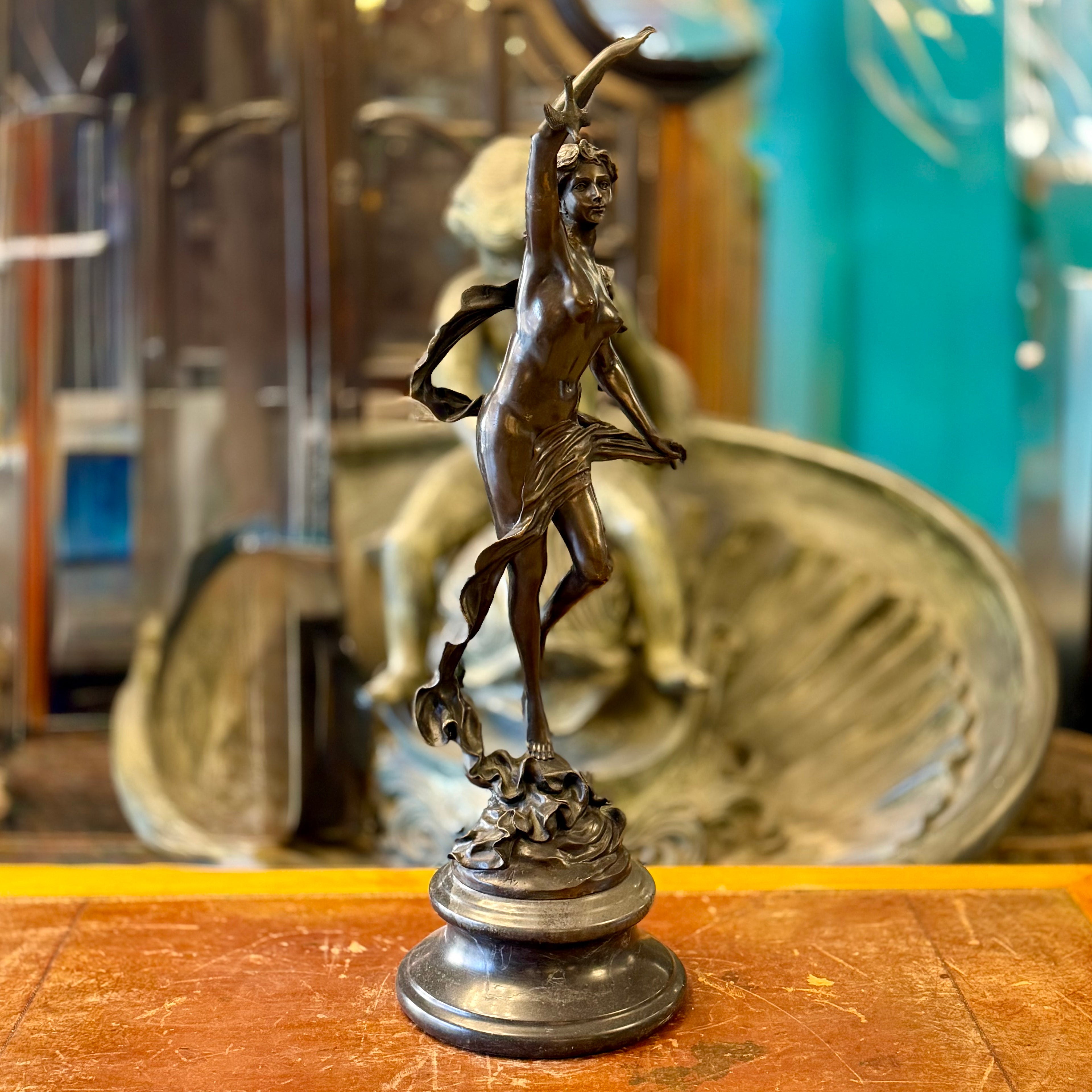 Escultura de bronce "Depart des Hirondelles" Auguste Moreau. Francia SXX
