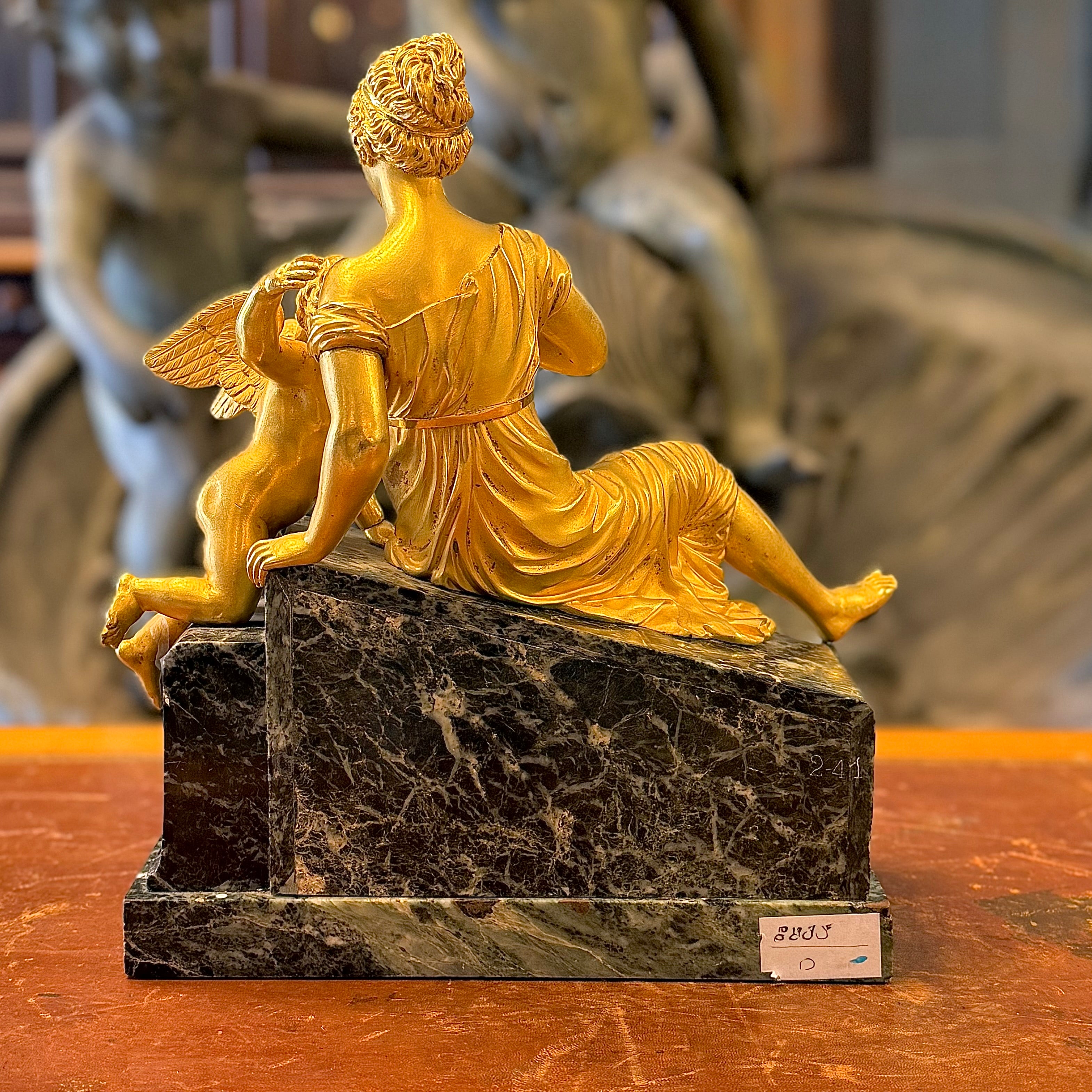 Escultura "La Madre Acogedora" Bronce. Francia 1830