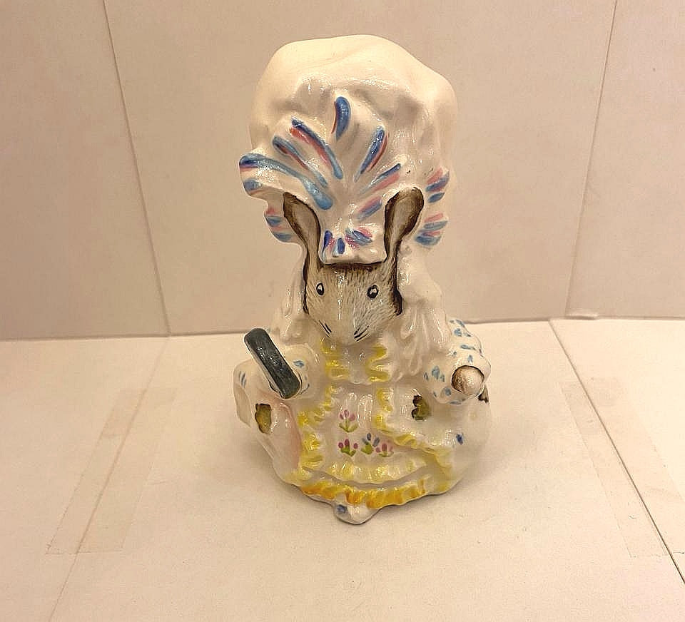 Figura porcelana Inglesa Beswick &quot;Lady Mouse&quot;. Año 1951