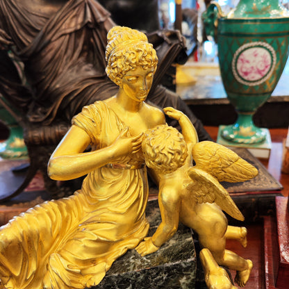 Escultura &quot;La Madre Acogedora&quot; Bronce. Francia 1830