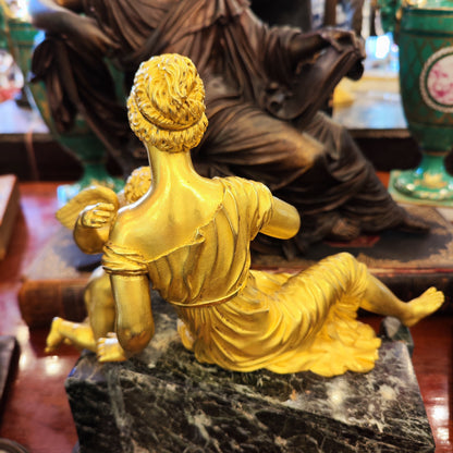 Escultura &quot;La Madre Acogedora&quot; Bronce. Francia 1830