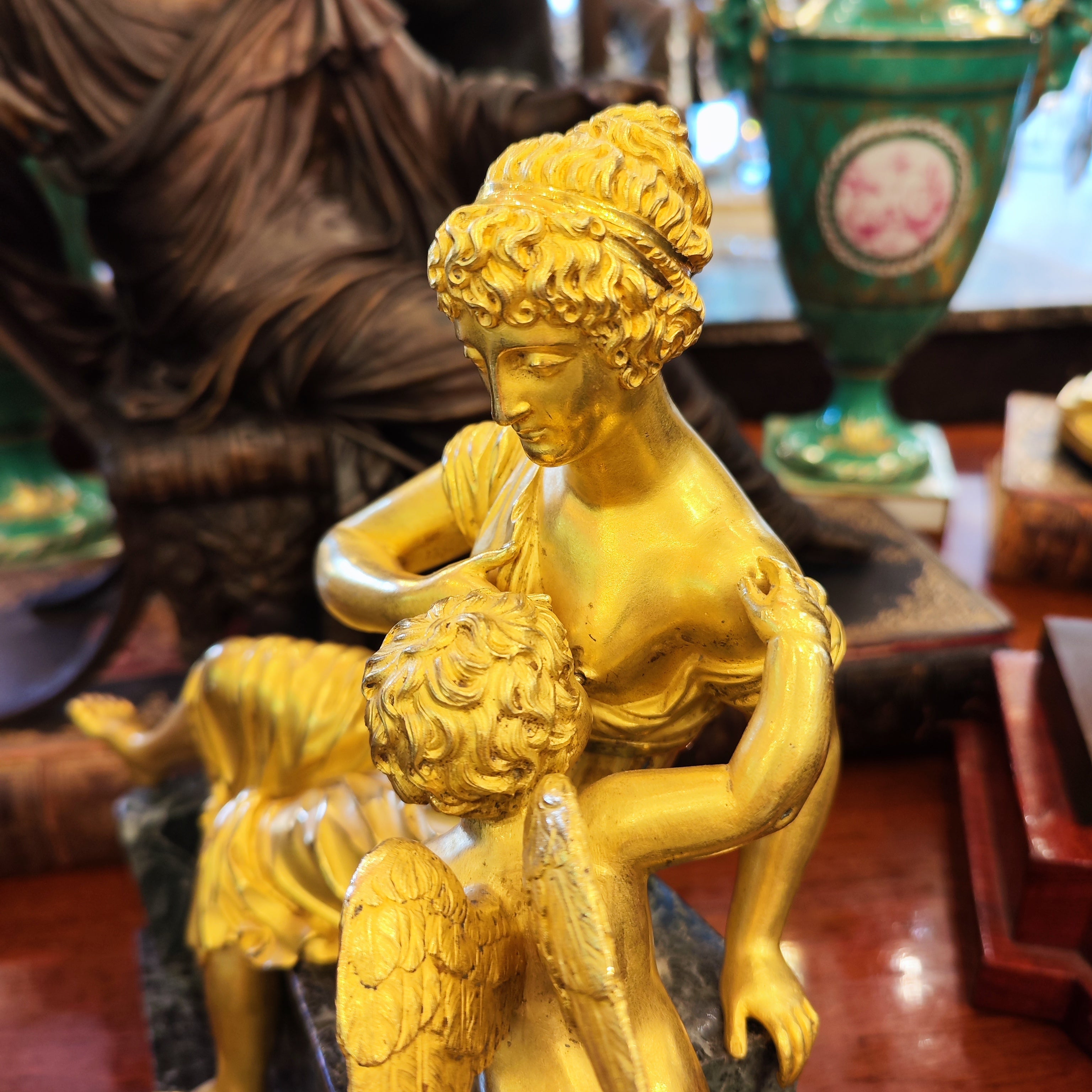 Escultura &quot;La Madre Acogedora&quot; Bronce. Francia 1830