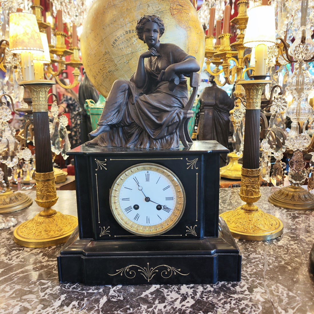 Reloj época Napoleón III mostrando a Calíope. Francia SXIX