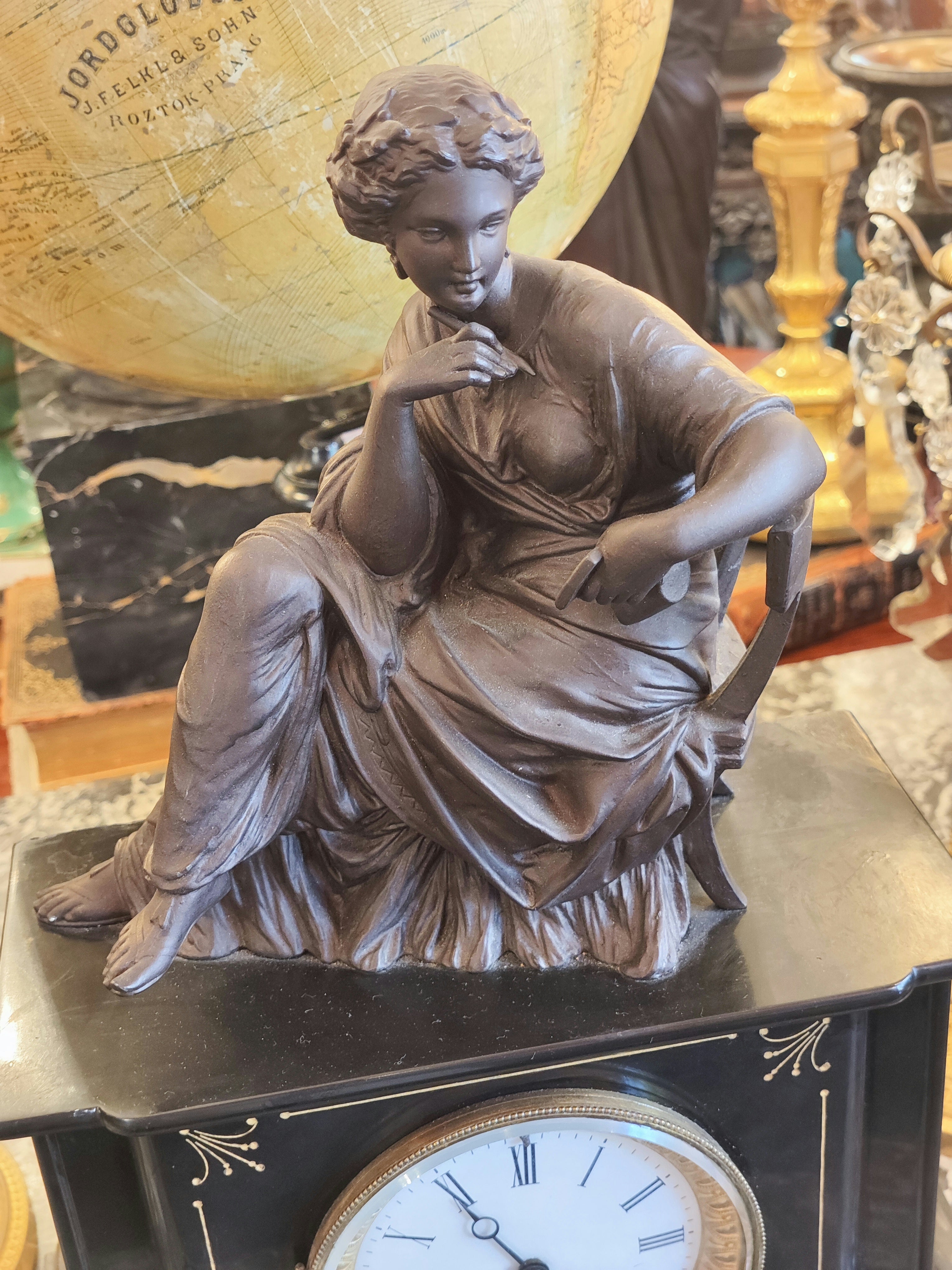 Reloj época Napoleón III mostrando a Calíope. Francia SXIX