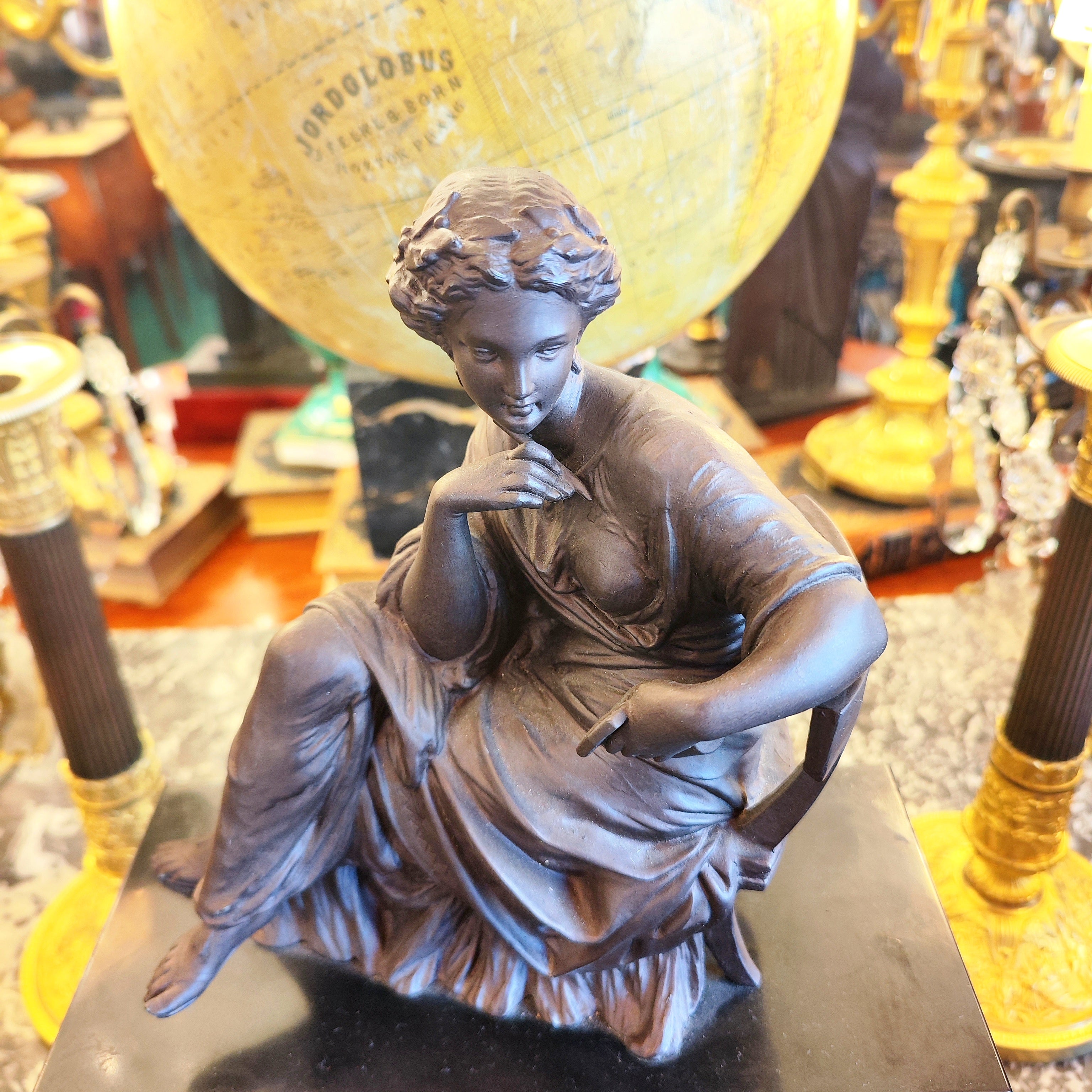 Reloj época Napoleón III mostrando a Calíope. Francia SXIX