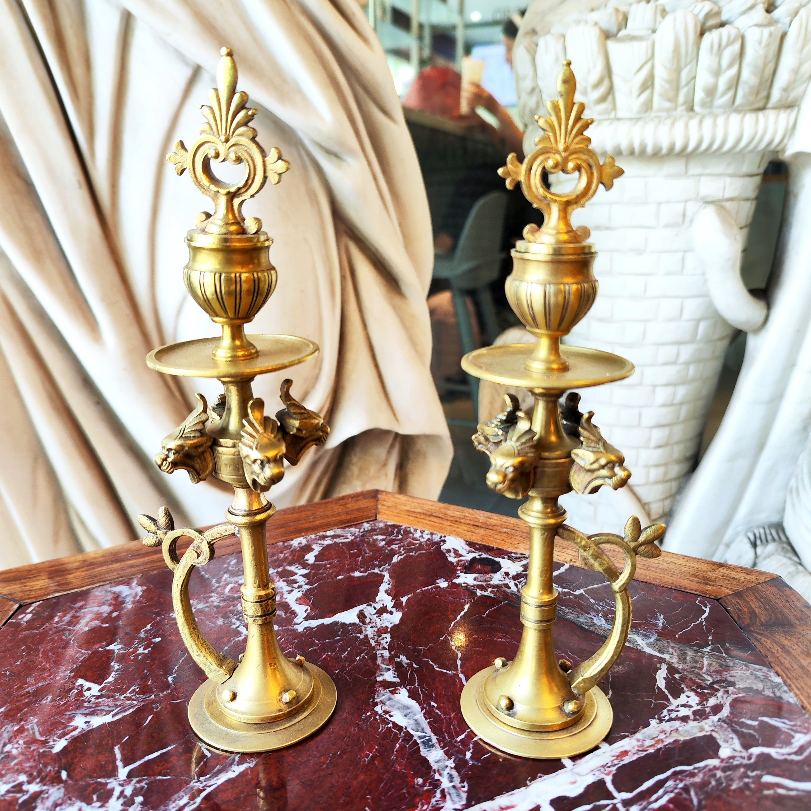 Par de candelabros góticos de bronce ormolu. Francia XIX