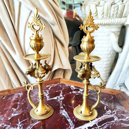 Par de candelabros góticos de bronce ormolu. Francia XIX