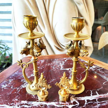 Par de candelabros góticos de bronce ormolu. Francia XIX