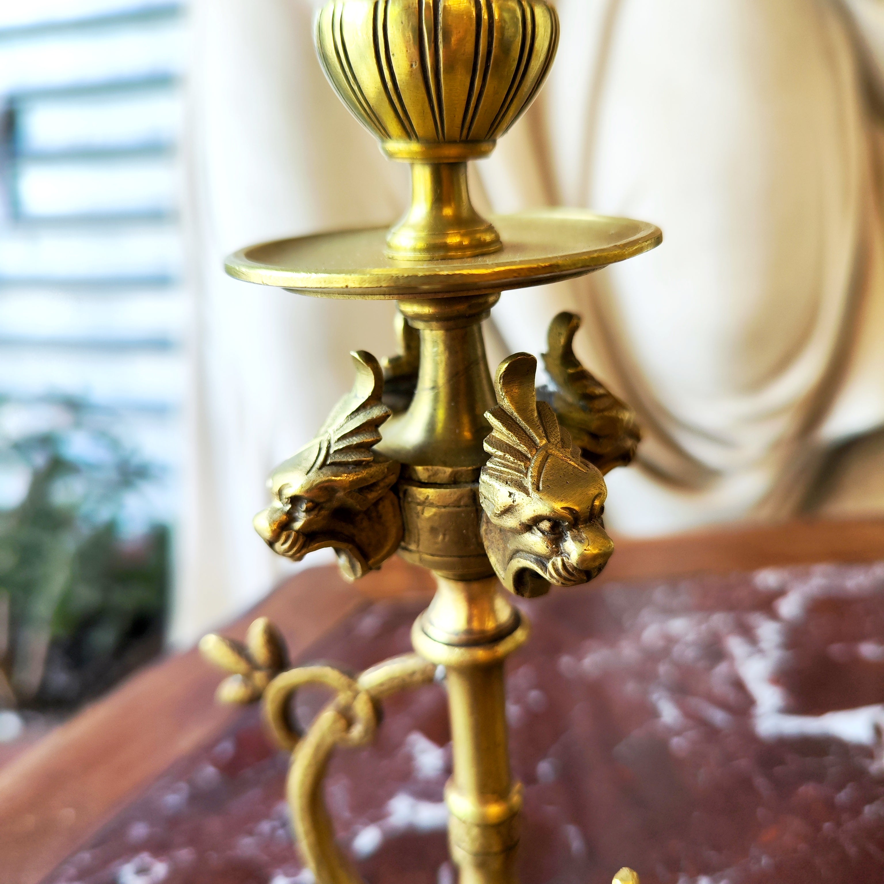 Par de candelabros góticos de bronce ormolu. Francia XIX