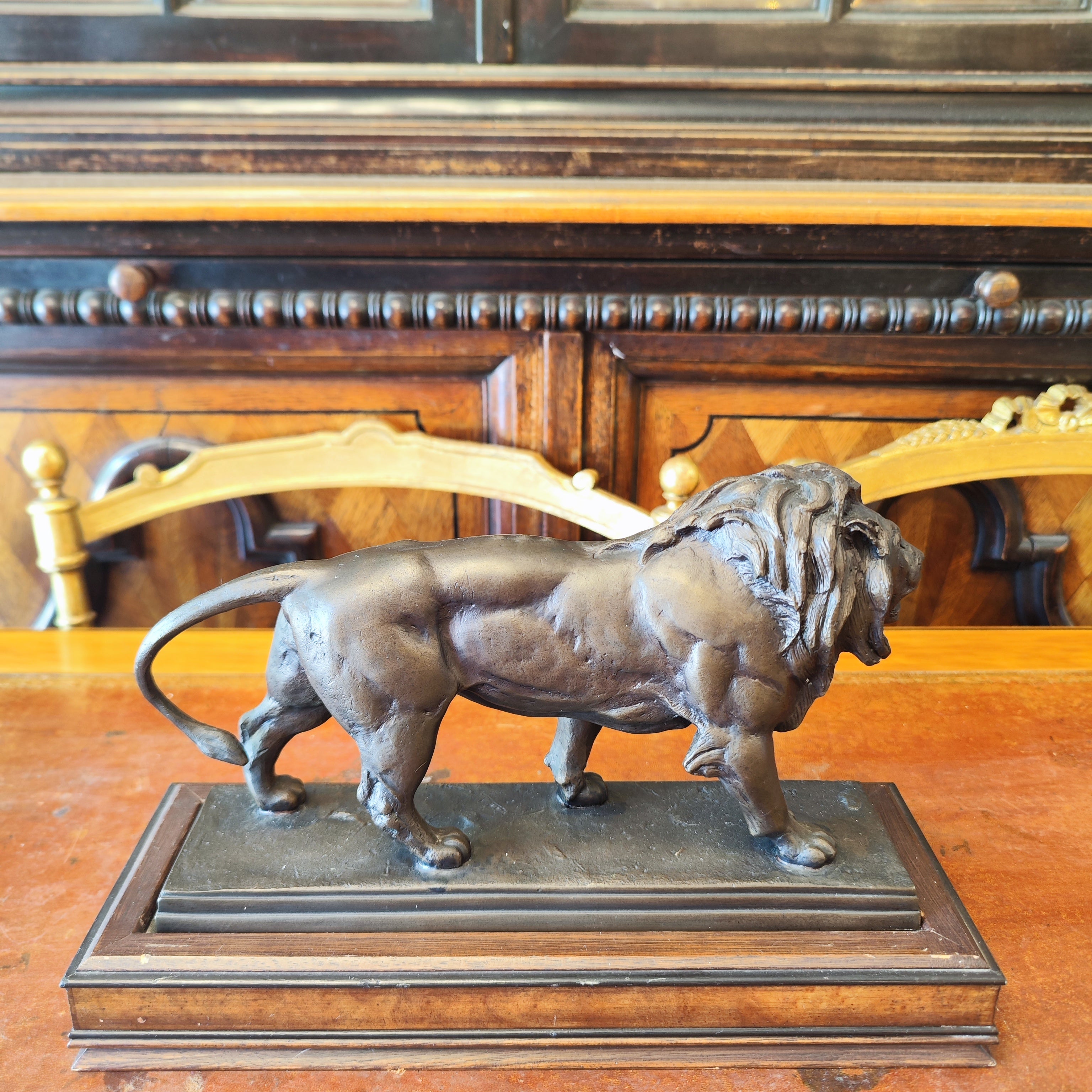 Escultura Leon Firma ANTOINE-LOUISE BAYRE. Francia XIX