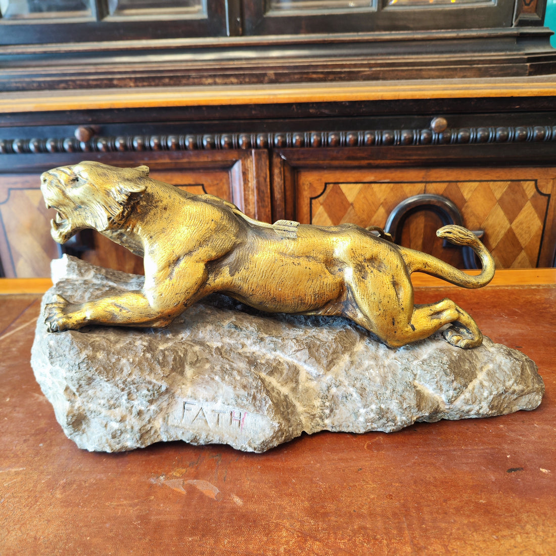 Pantera Francesa Bronce firma FATH. Francia S XIX