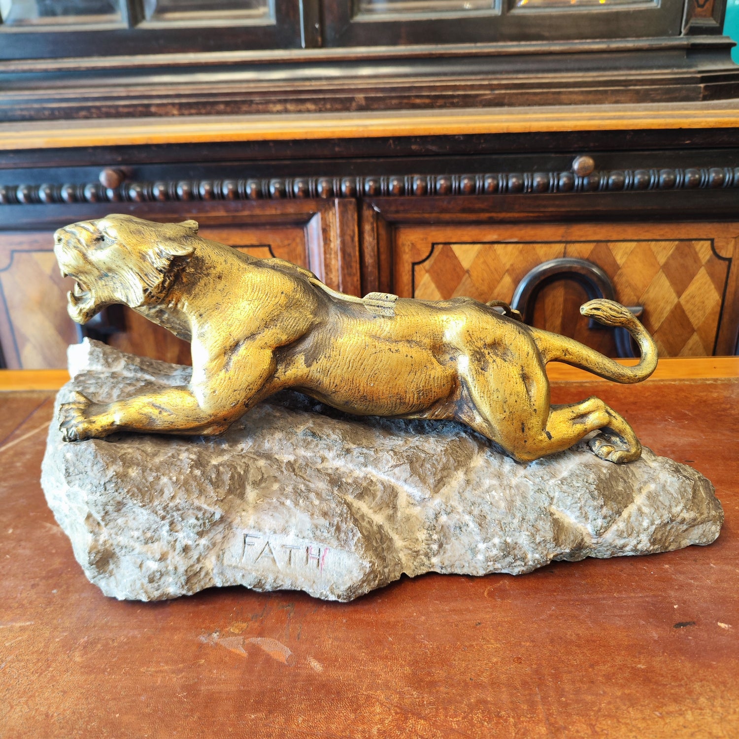 Pantera Francesa Bronce firma FATH. Francia S XIX