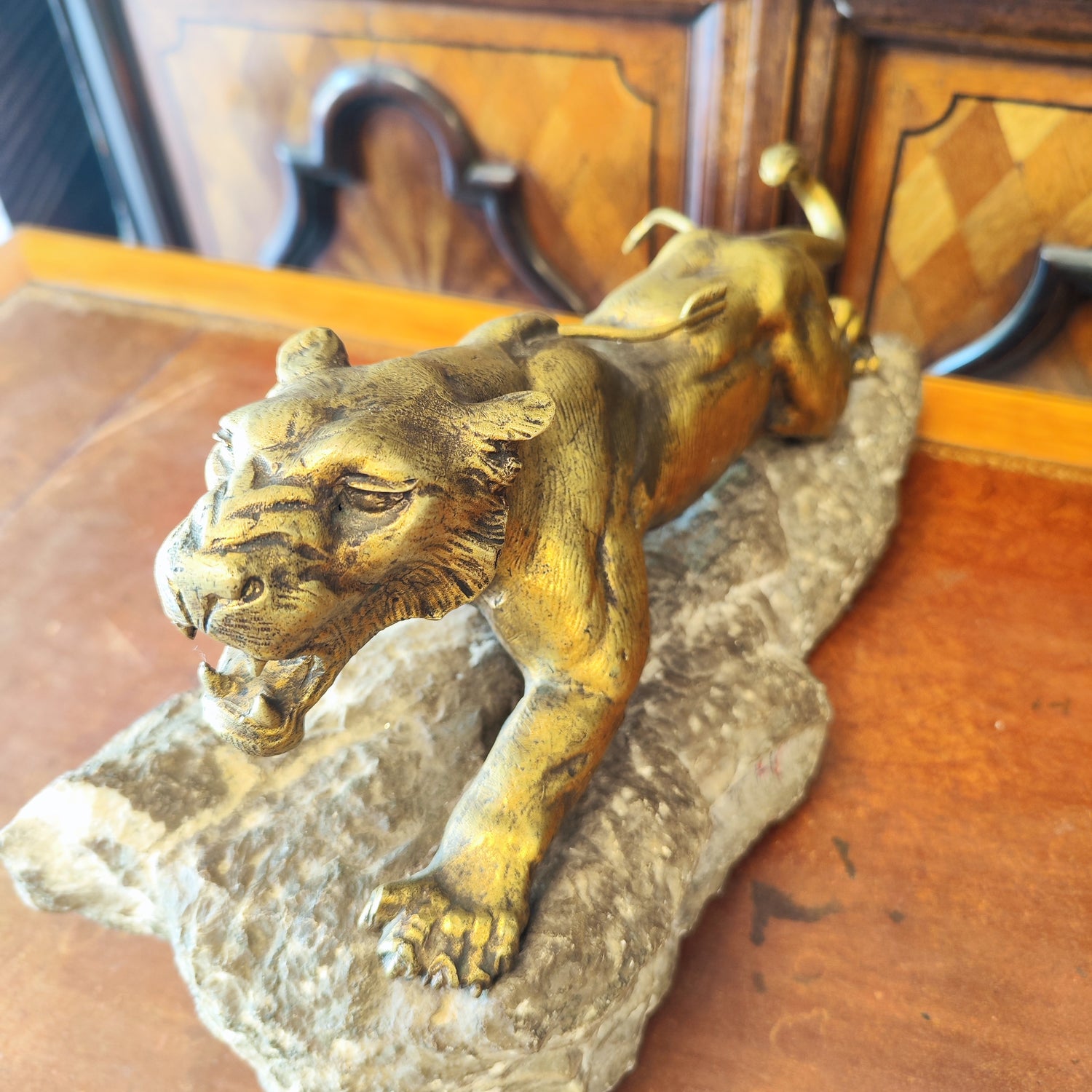 Pantera Francesa Bronce firma FATH. Francia S XIX