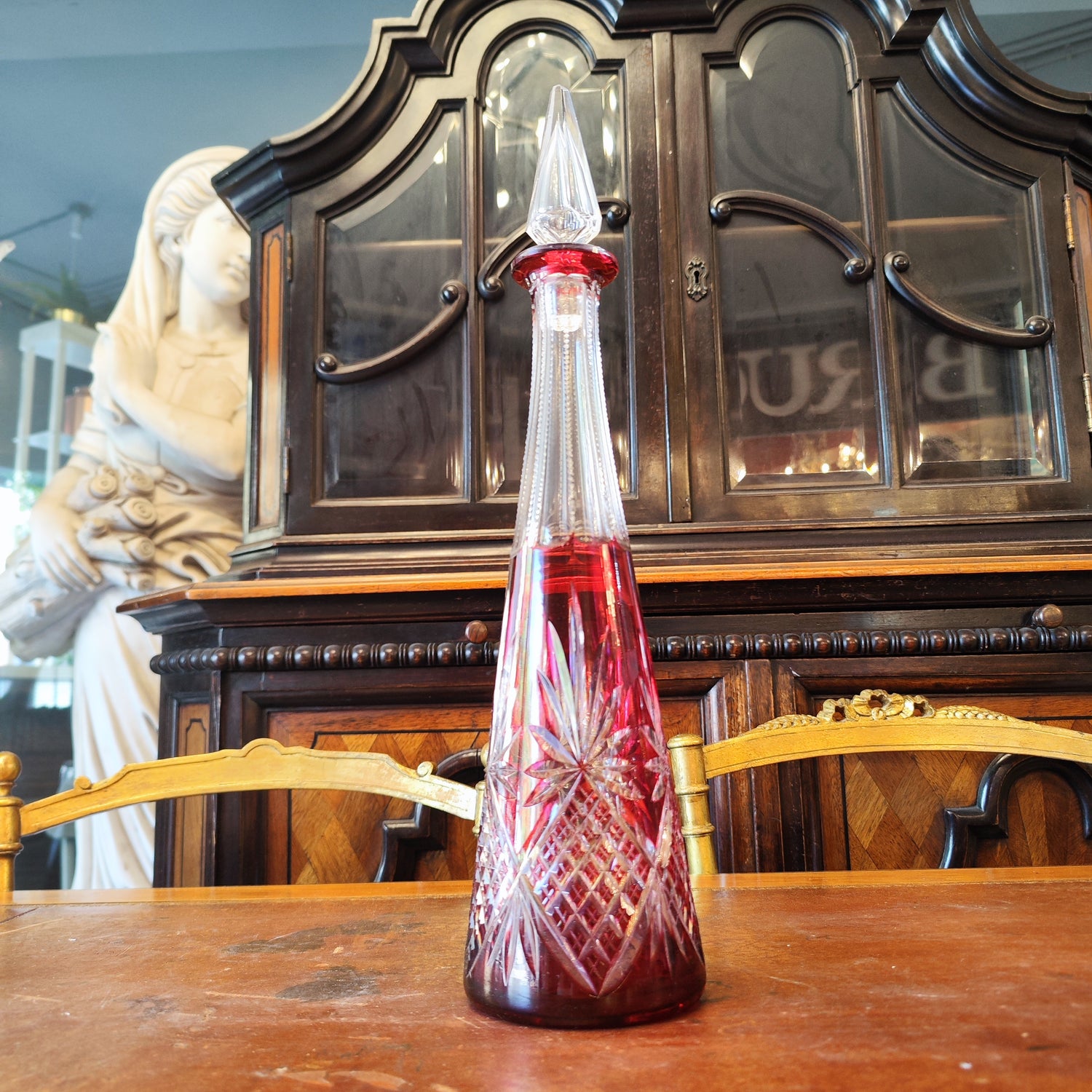 Botella de cristal cortado Rubí. Checoeslovaquia. SXX