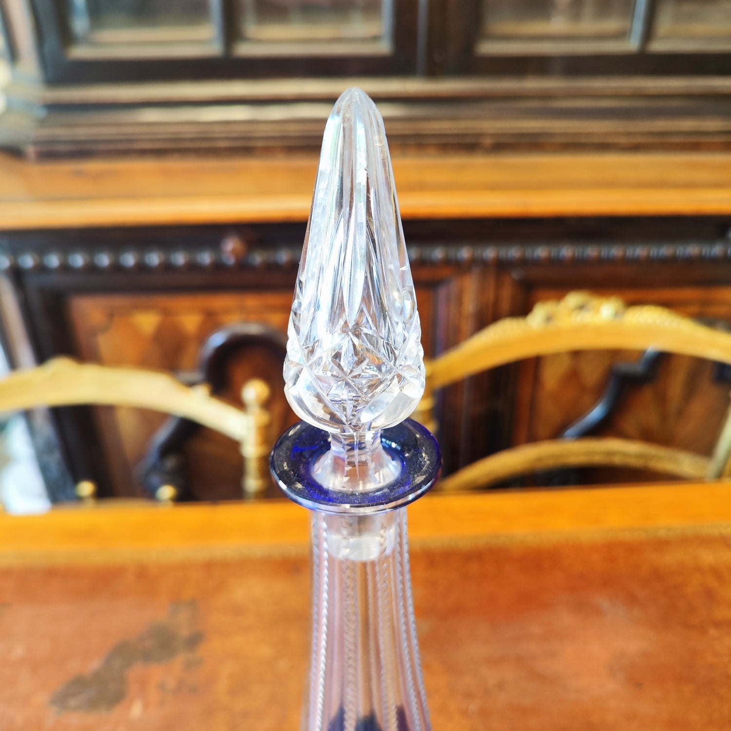 Botella cristal cortado azul. Checoeslovaquia SXX