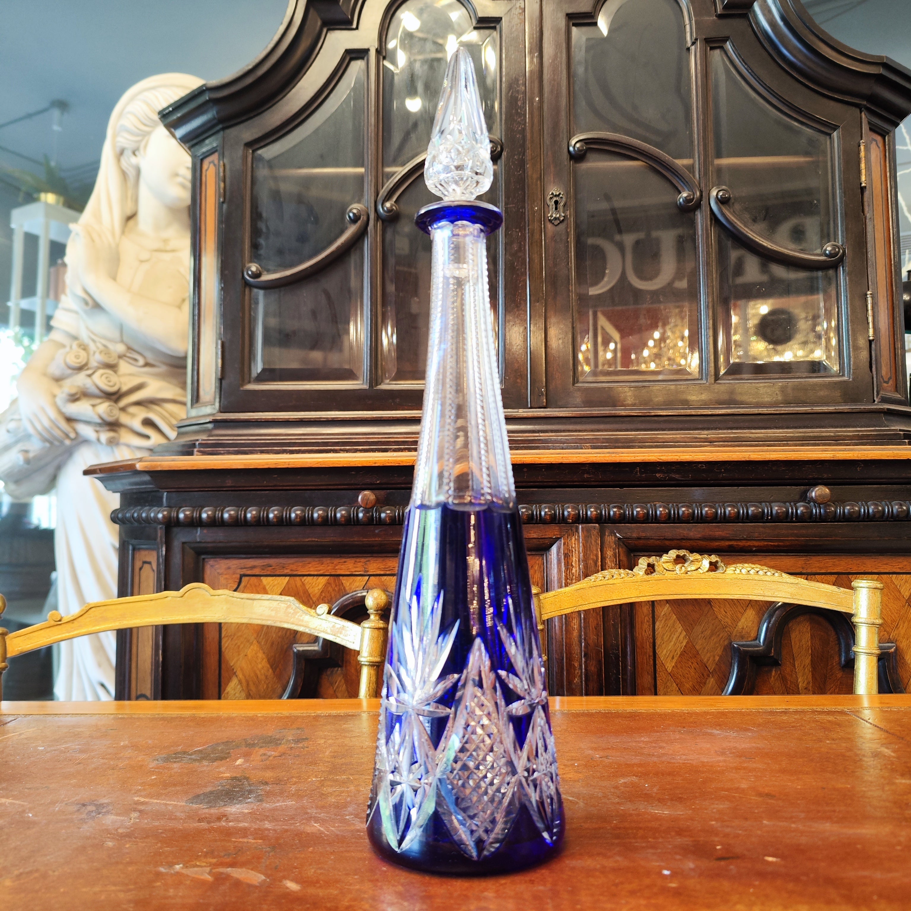 Botella cristal cortado azul. Checoeslovaquia SXX