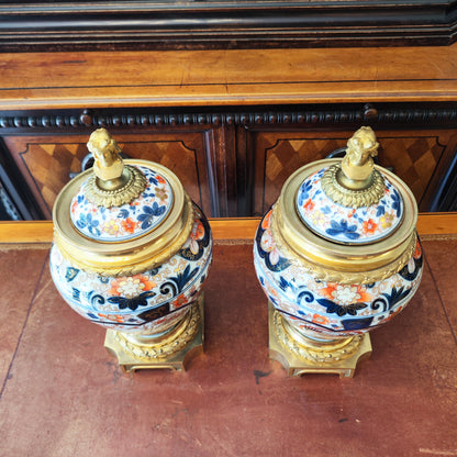 Grandioso par de frascos de jengibre Imari ormulu. Francia mediados SXIX