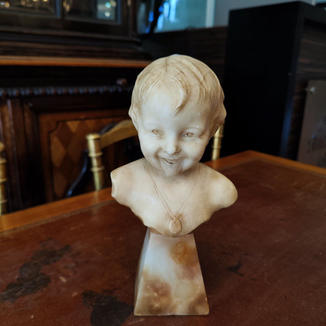 Busto de alabastro italaino de un niño. SXIX