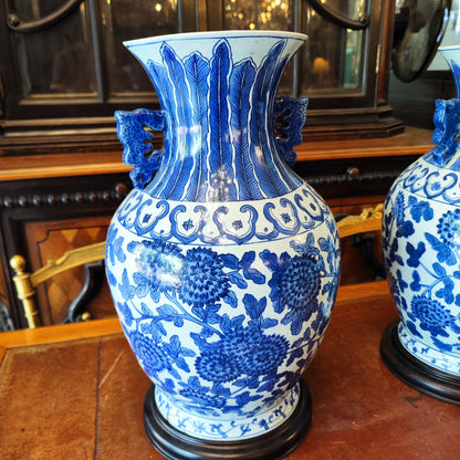 Par de jarrones chinos azul y blanco. China SXIX