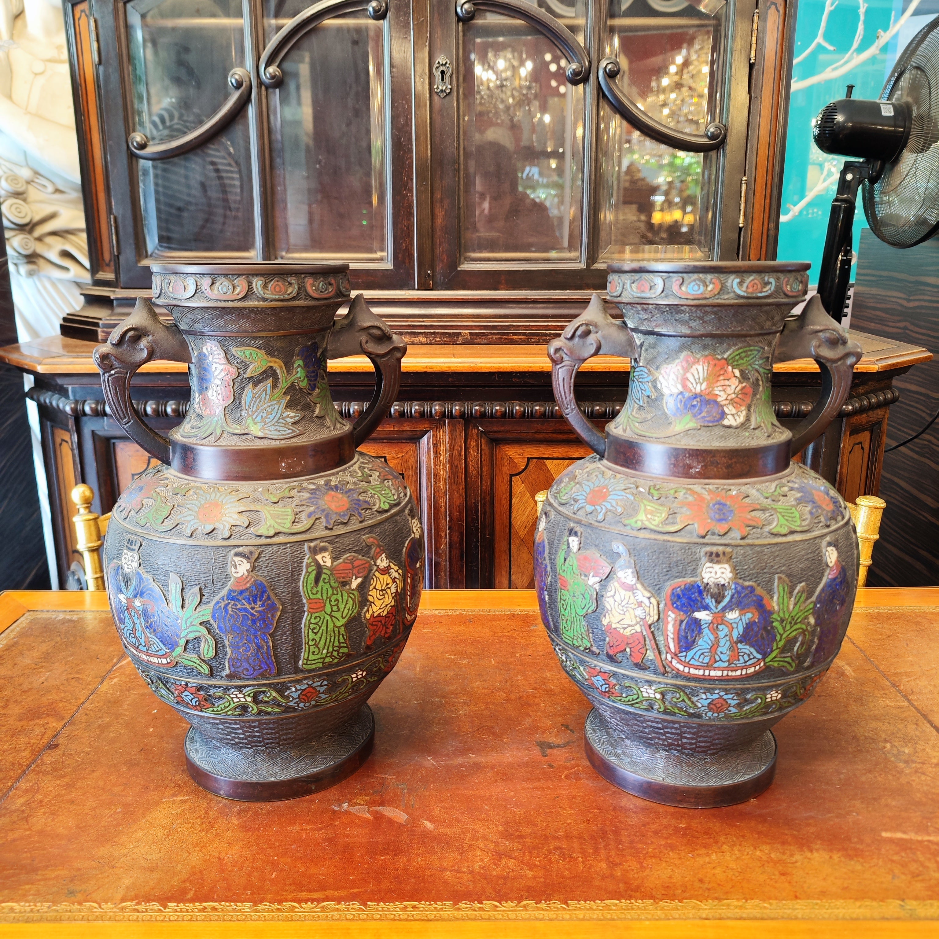 Par de cloissone chinos esmaltados.  China SXIX