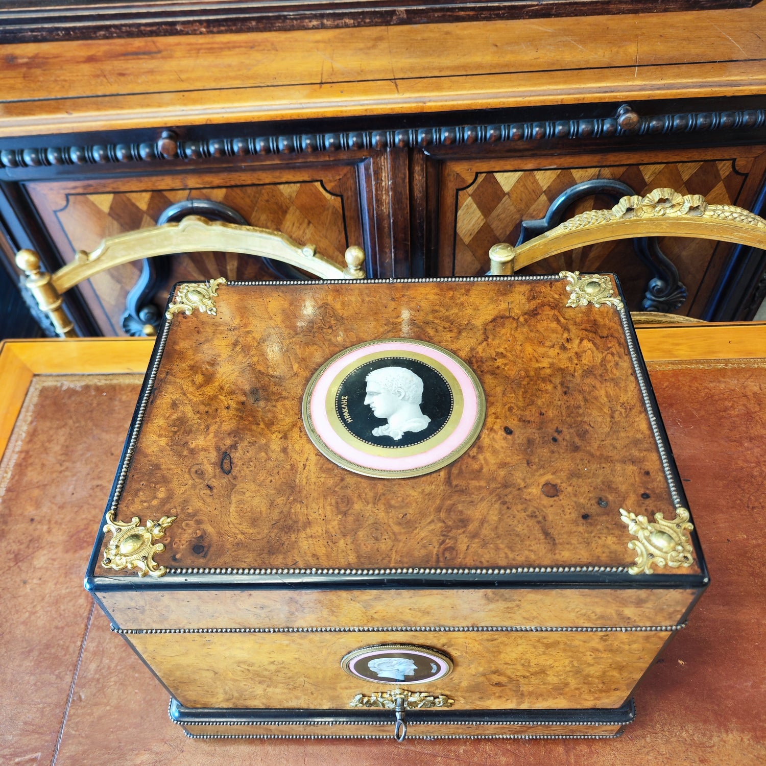 Espectalurar cave a liqueur Napoloen III. Paris SXIX