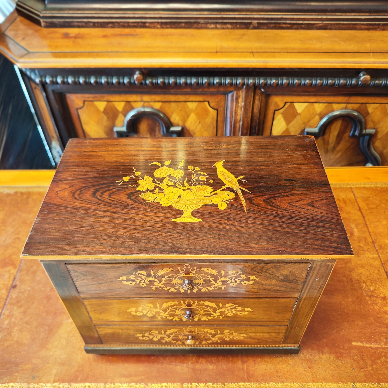 Comoda miniatura estilo Luis XVI. Francia SXIX