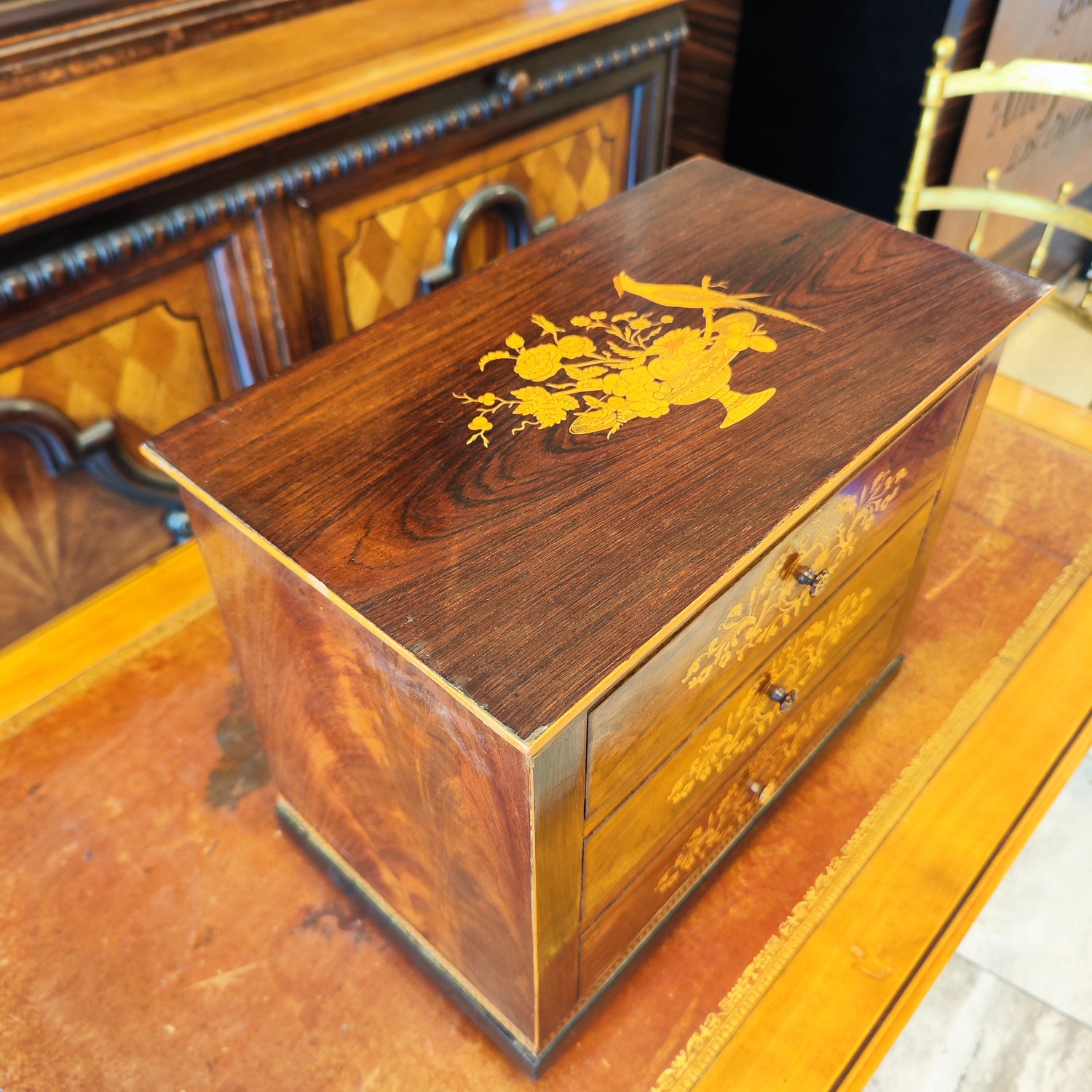 Comoda miniatura estilo Luis XVI. Francia SXIX