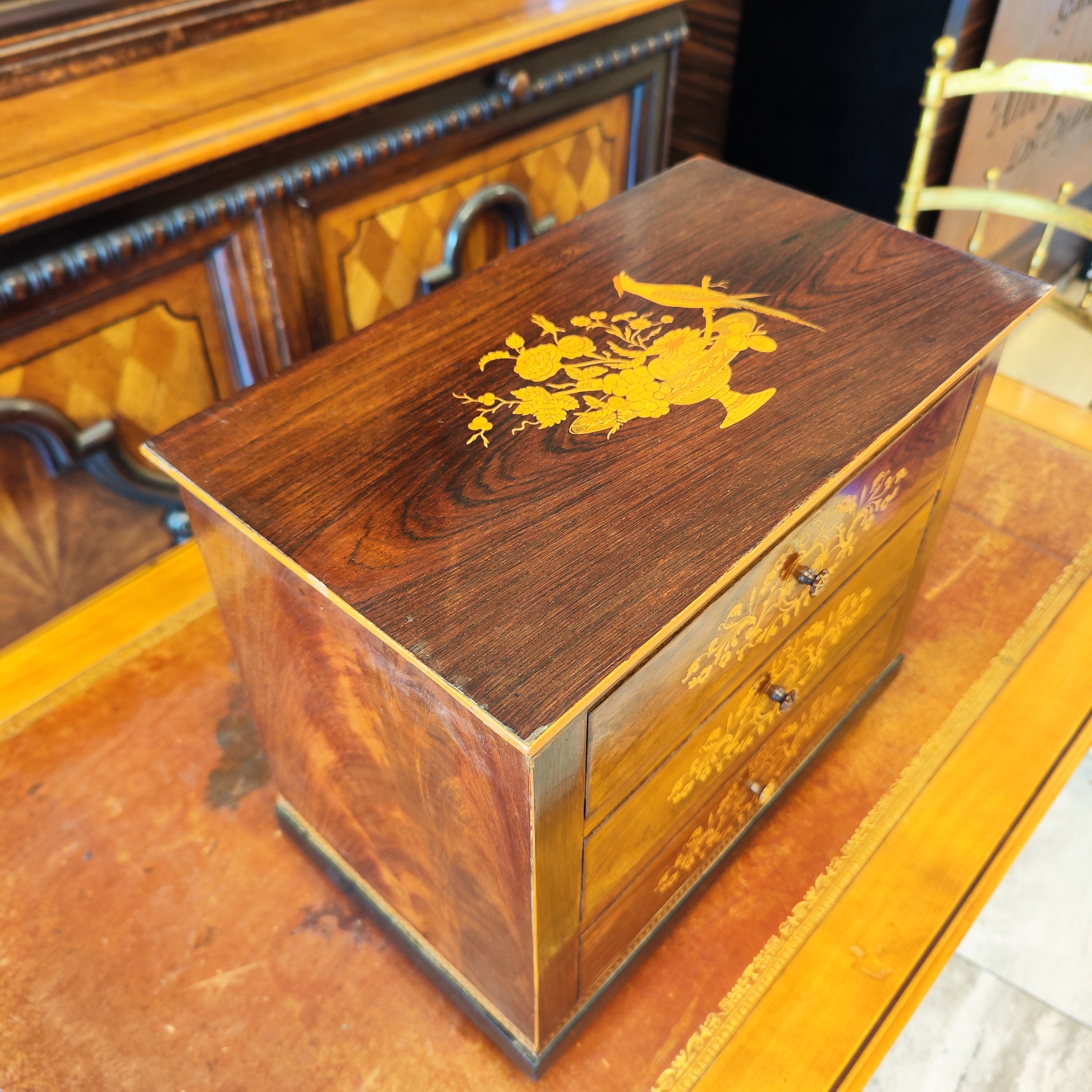 Comoda miniatura estilo Luis XVI. Francia SXIX