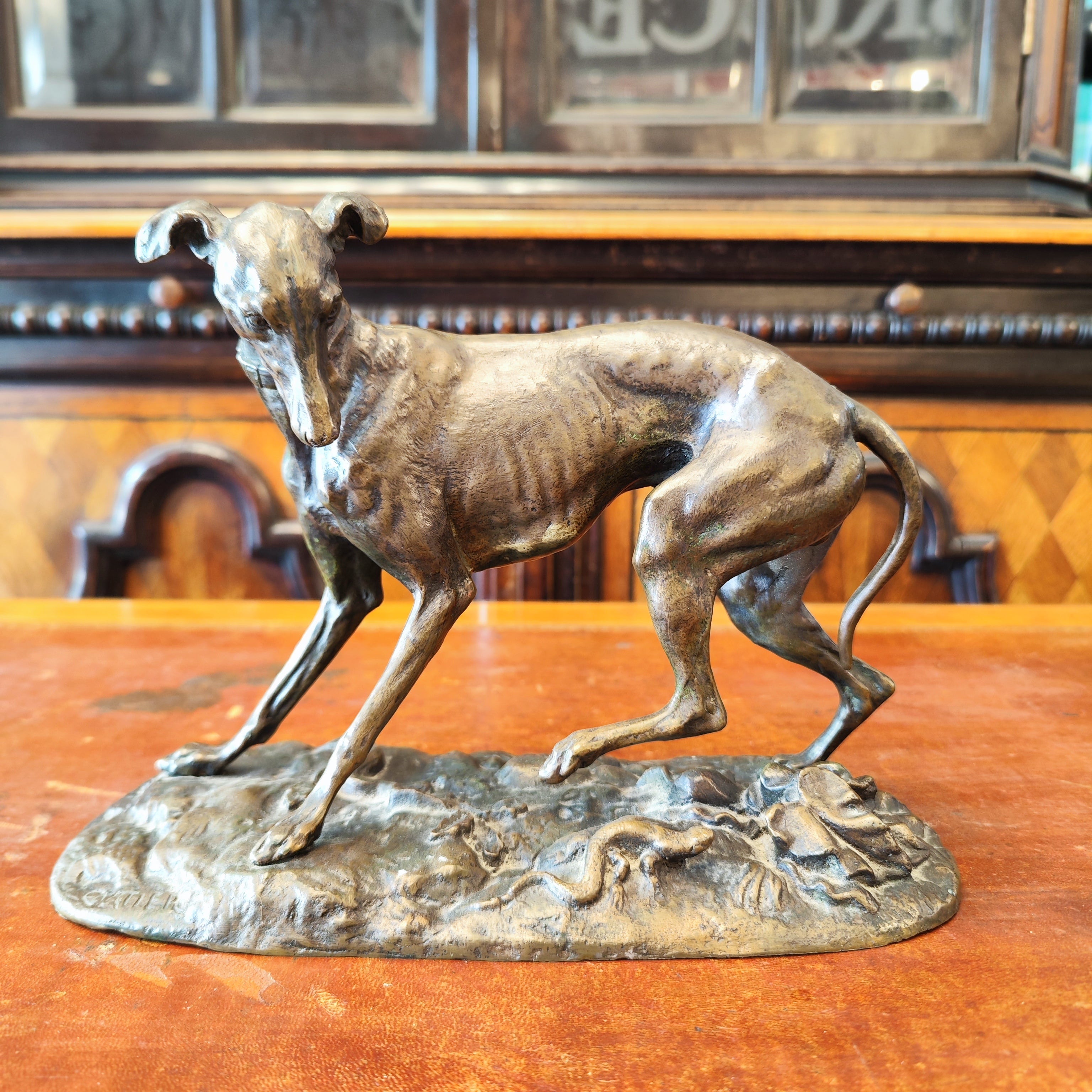 Galgo de bronce firmado Thomas Francois Cratier. Francia SXIX