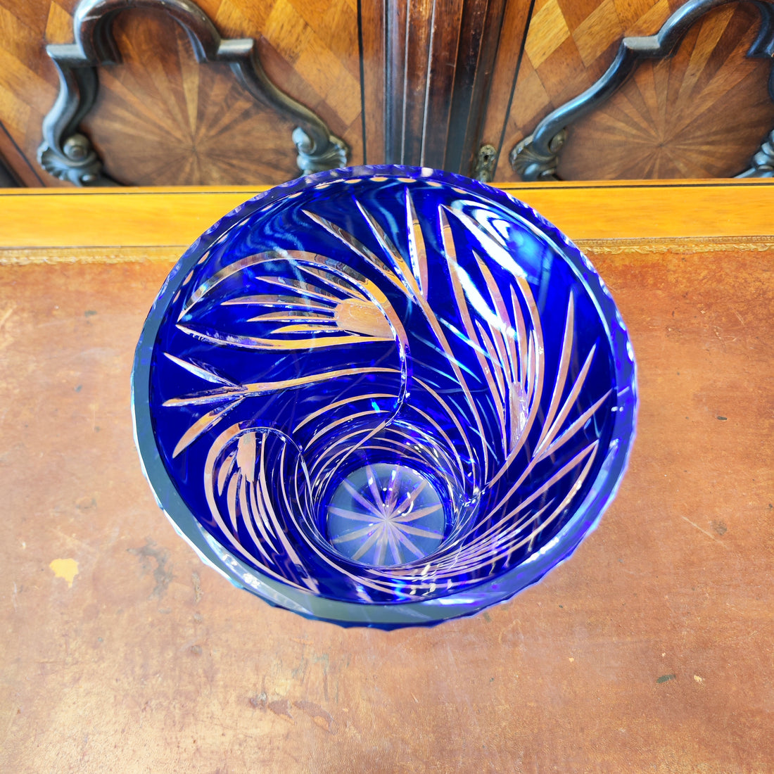 Florero de cristal aleman azul. Alemania SXX