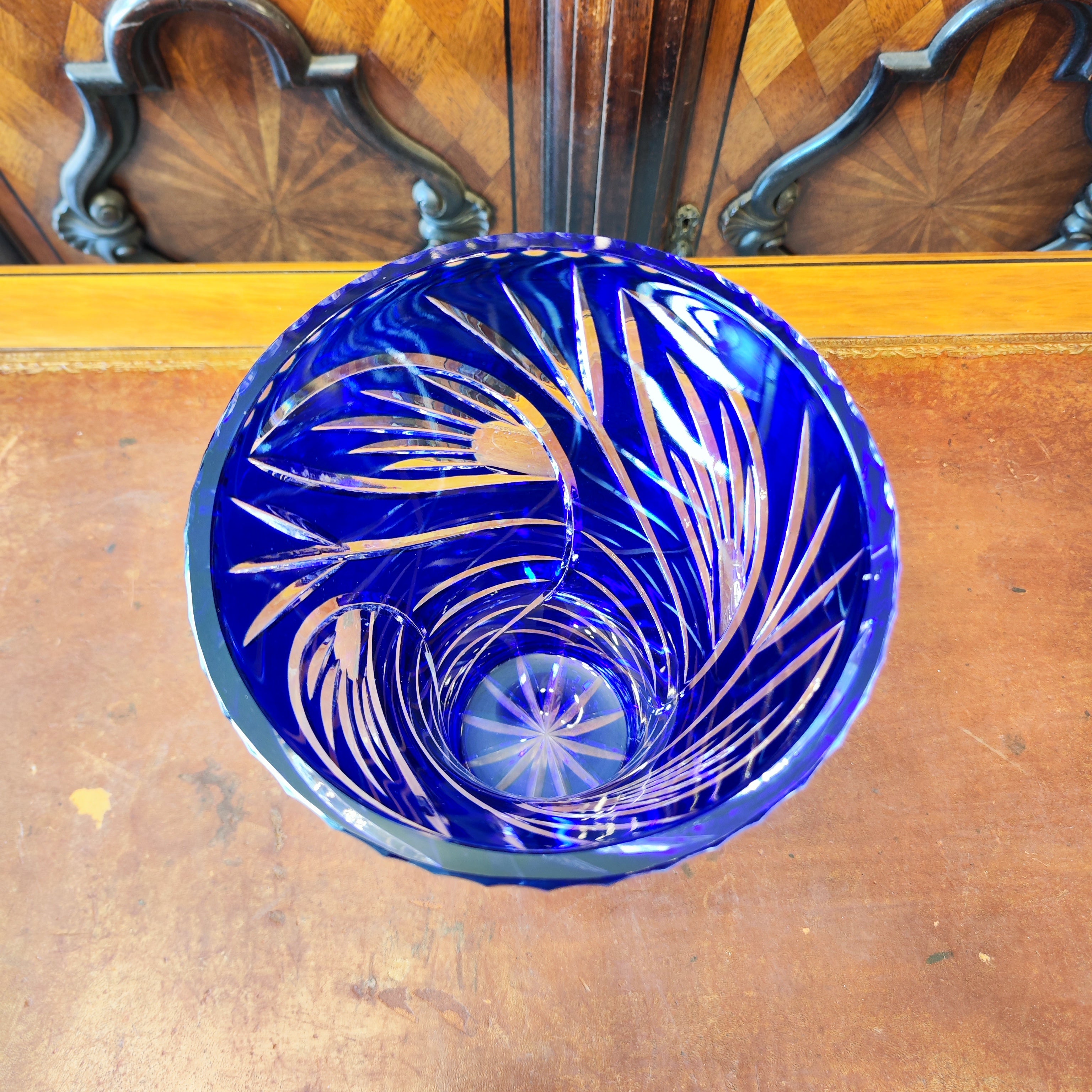 Florero de cristal aleman azul. Alemania SXX