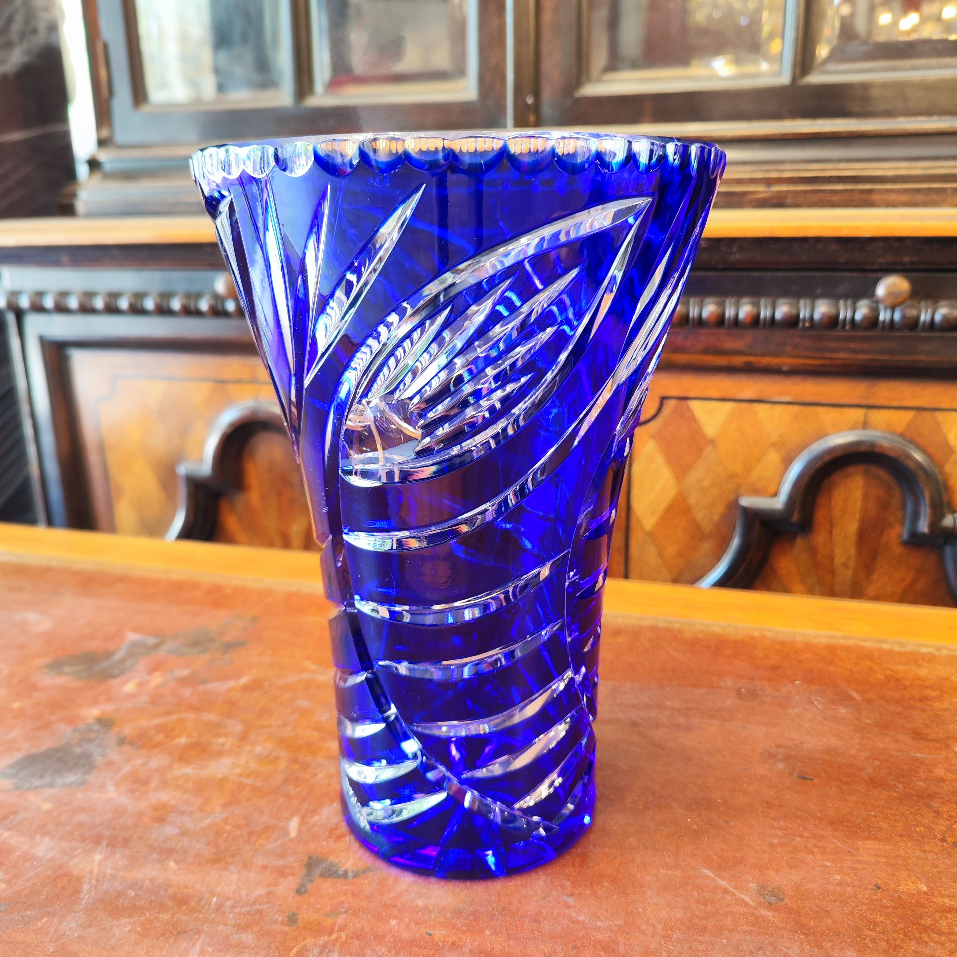 Florero de cristal aleman azul. Alemania SXX