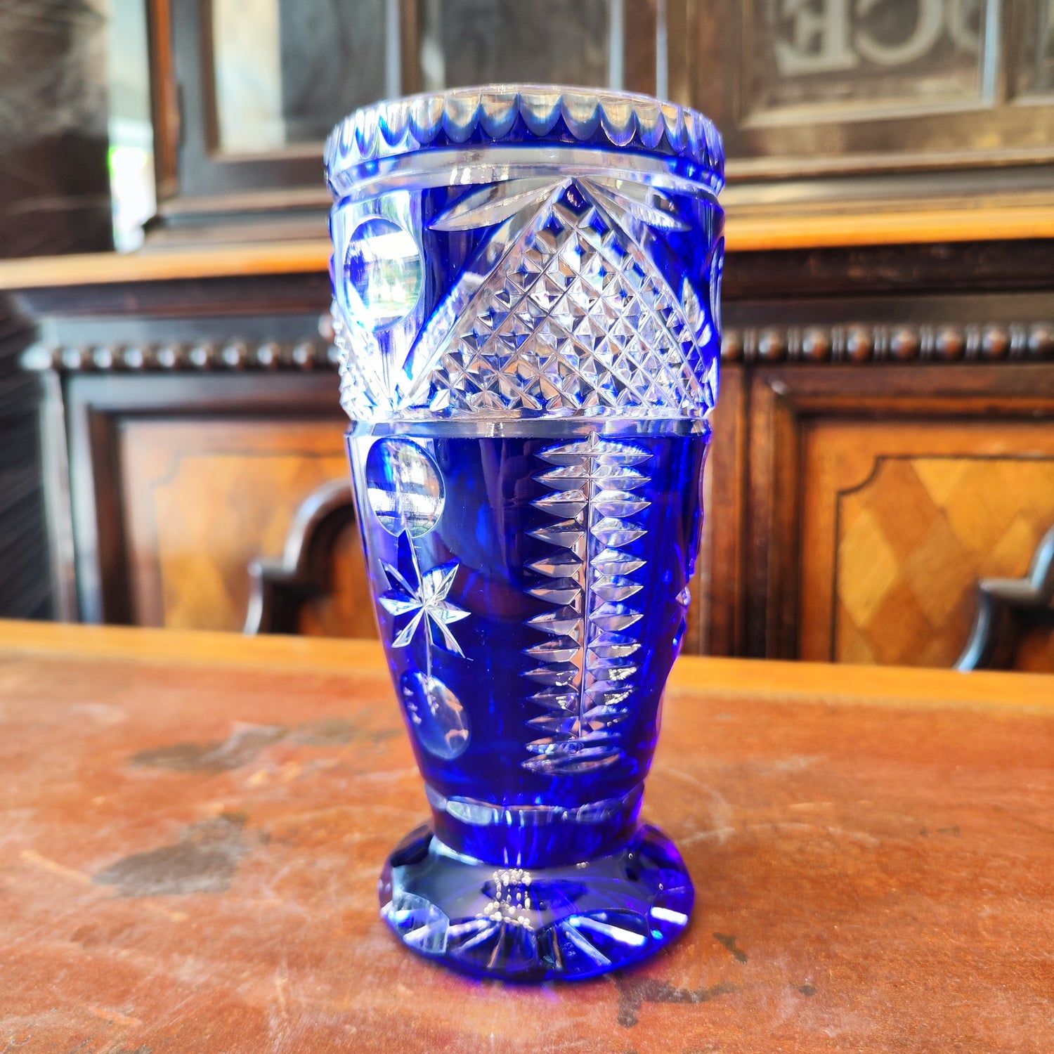 Florero checo en cristal azul. República Checa SXX